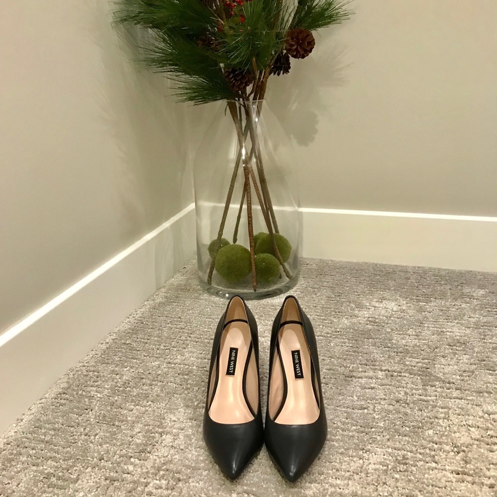 Nine West Dark Navy Blue Heels